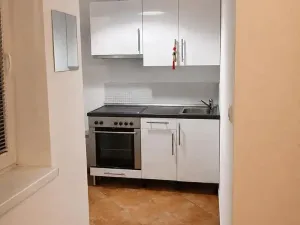 Pronájem bytu 1+kk, Praha - Smíchov, Plzeňská, 34 m2