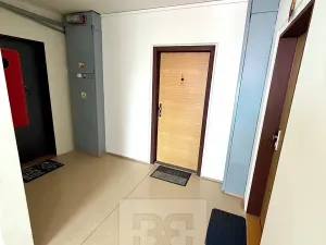 Pronájem bytu 2+kk, Praha - Horní Počernice, Pavlišovská, 56 m2