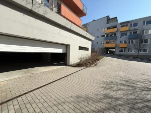 Pronájem garážového stání, Brno, Říčanská, 13 m2