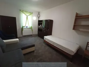 Pronájem bytu 1+1, Praha - Holyně, U vápenice, 40 m2