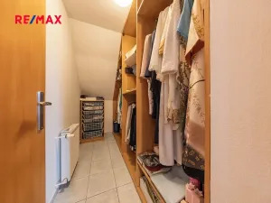 Prodej rodinného domu, Praha - Lochkov, V oudolku, 183 m2