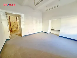 Pronájem obchodního prostoru, Chrudim, Resselovo náměstí, 72 m2