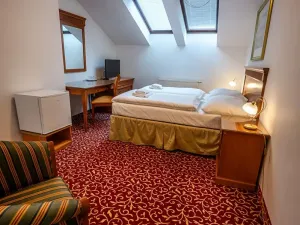 Prodej ubytování, Karlovy Vary, Zahradní, 6150 m2