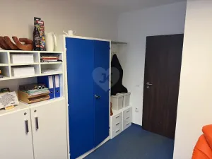 Pronájem kanceláře, Praha - Holešovice, Komunardů, 100 m2