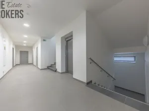 Pronájem kanceláře, Praha - Strašnice, Průběžná, 375 m2