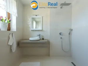 Prodej vícegeneračního domu, Příkazy, 344 m2