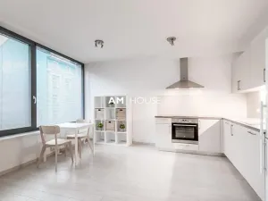 Pronájem bytu 1+kk, Praha - Karlín, Sokolovská, 40 m2