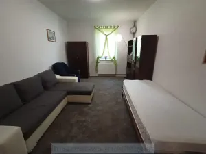 Pronájem bytu 1+1, Praha - Holyně, U vápenice, 40 m2