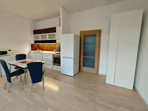 Pronájem bytu 1+kk, Praha, Českomoravská, 42 m2