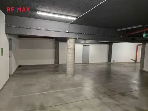 Pronájem garážového stání, Kolín, Antonína Dvořáka, 15 m2