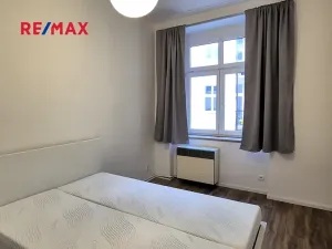 Pronájem bytu 2+kk, Praha - Nusle, Mikuláše z Husi, 44 m2
