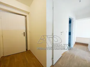 Pronájem bytu 2+kk, České Budějovice, Suchovrbenské nám., 44 m2