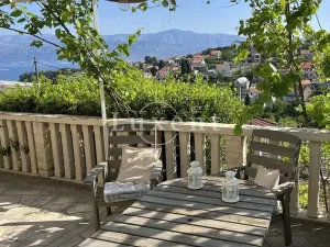 Prodej vícegeneračního domu, Splitska, Chorvatsko, 190 m2