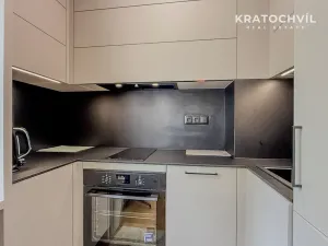 Pronájem bytu 1+kk, Praha - Strašnice, Michelangelova, 27 m2