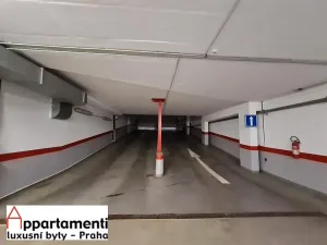 Pronájem garážového stání, Praha - Smíchov, Na Zatlance, 13 m2