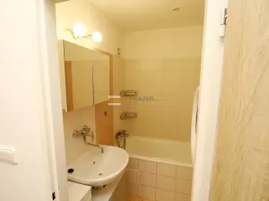 Pronájem bytu 3+1, Praha - Motol, Hennerova, 75 m2