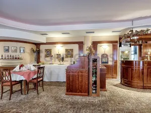 Prodej ubytování, Karlovy Vary, Mariánskolázeňská, 1425 m2