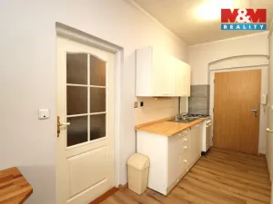 Pronájem bytu 1+1, Karlovy Vary, Jaltská, 46 m2