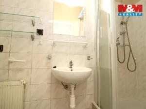 Pronájem bytu 1+1, Karlovy Vary, Jaltská, 46 m2