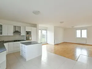 Pronájem vily, Průhonice, Pod Valem II., 285 m2