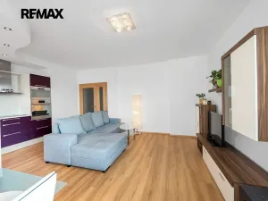 Pronájem bytu 2+kk, Praha - Vysočany, Sousedíkova, 55 m2