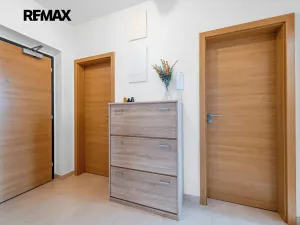 Pronájem bytu 2+kk, Praha - Vysočany, Sousedíkova, 55 m2