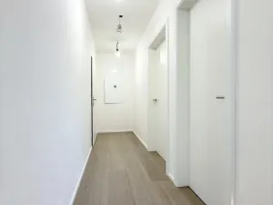 Prodej bytu 5+kk, Praha - Holyně, náměstí Pod lípou, 150 m2