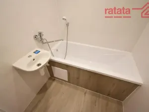 Pronájem bytu 2+1, Kadaň, Chomutovská, 56 m2
