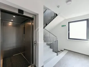 Prodej bytu 2+kk, Praha - Vysočany, V Předním Hloubětíně, 57 m2