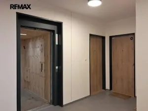 Pronájem bytu 1+kk, Praha - Modřany, Zlochova, 49 m2