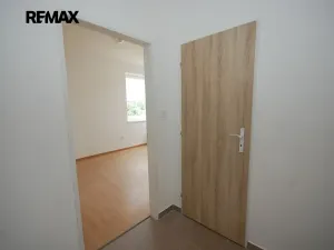 Pronájem bytu 1+kk, Velký Osek, U hřiště, 43 m2