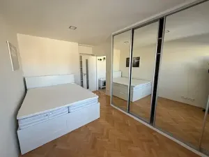Pronájem bytu 2+kk, Praha - Holešovice, U městských domů, 43 m2