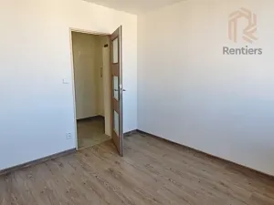 Pronájem bytu 3+1, Praha - Kobylisy, Famfulíkova, 70 m2