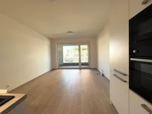 Pronájem bytu 1+kk, Praha - Vysočany, Poděbradská, 30 m2