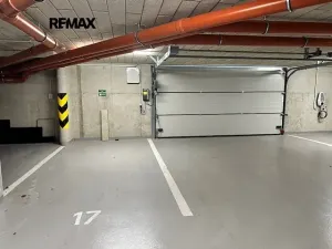 Pronájem garážového stání, Kladno, Štěpána Rautenstraucha, 13 m2