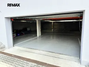 Pronájem garážového stání, Kladno, Štěpána Rautenstraucha, 13 m2