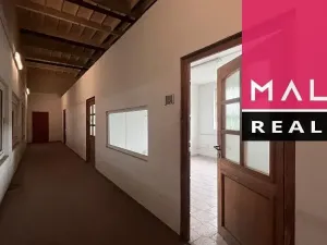 Pronájem skladu, Aš, 8243 m2