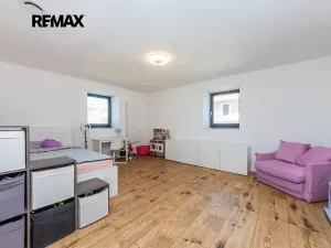 Prodej rodinného domu, Černuc, 330 m2