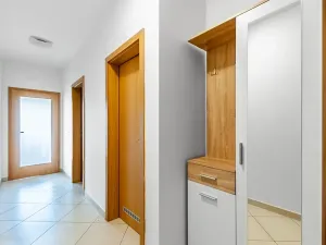 Pronájem bytu 1+kk, Praha - Holešovice, Na Maninách, 41 m2