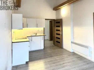 Pronájem bytu 2+kk, Praha - Košíře, Plzeňská, 36 m2