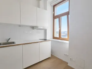 Pronájem bytu 1+kk, Praha - Holešovice, Na Maninách, 31 m2