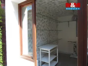 Pronájem obchodního prostoru, Karlštejn, 23 m2