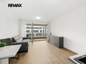 Pronájem bytu 1+kk, Praha - Hloubětín, Poděbradská, 33 m2