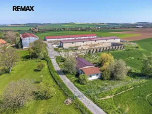 Prodej výrobních prostor, Dolní Chvatliny, 3690 m2