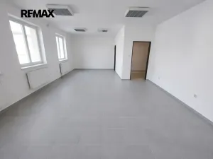 Pronájem kanceláře, Slavkov u Brna, 82 m2