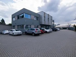 Pronájem kanceláře, Praha - Horní Počernice, Plkovská, 112 m2