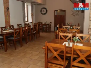 Pronájem restaurace, Holice, Smetanova, 233 m2