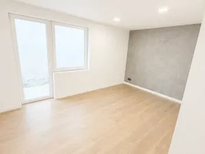 Prodej bytu 3+kk, Dvory, 95 m2