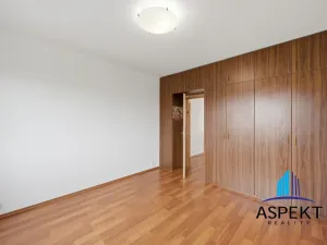 Prodej bytu 2+1, Praha - Malešice, Káranská, 53 m2