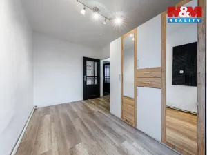 Prodej bytu 3+1, Karlovy Vary - Dvory, Lipová, 62 m2